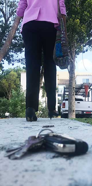 Schlüsselbund liegt auf dem Boden